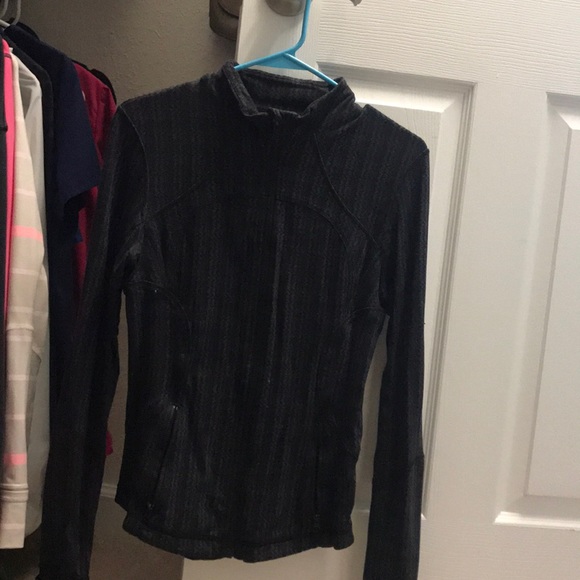 Lululemon jacket size 6 - Picture 2 of 8